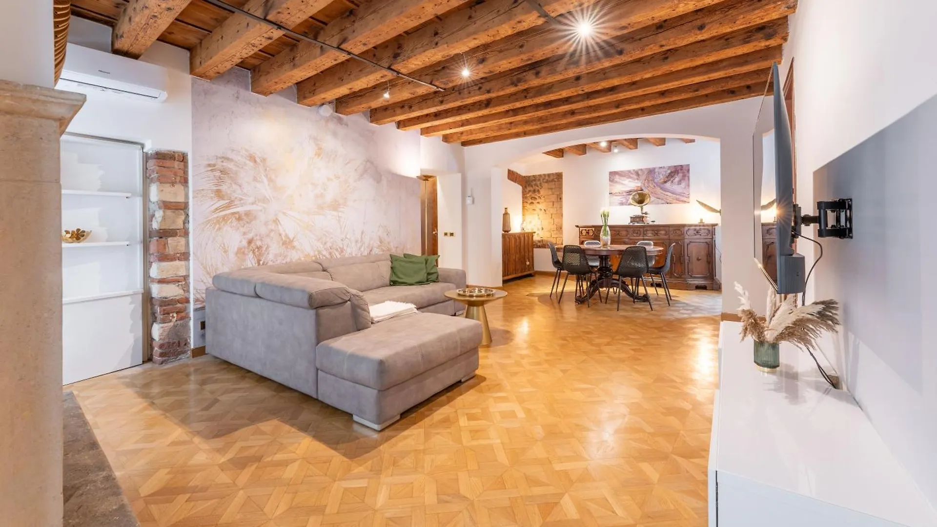 Sgarzerie Luxury Flat 2 Rooms 120Mq Verona Italia